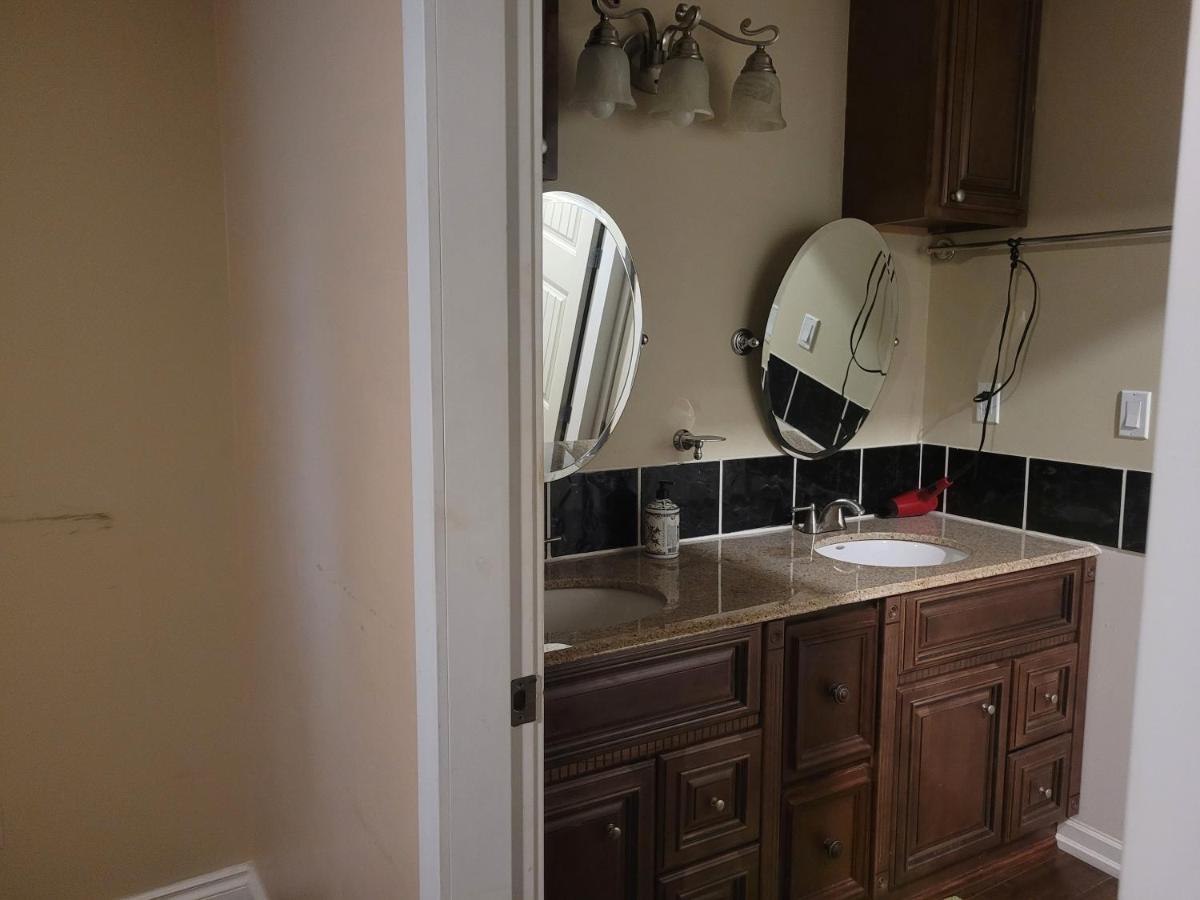 Vancouver Jenny'S Guesthouse Кокуитлам Экстерьер фото