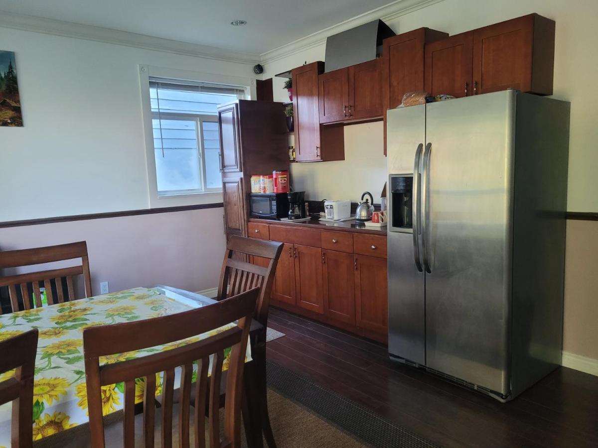 Vancouver Jenny'S Guesthouse Кокуитлам Экстерьер фото