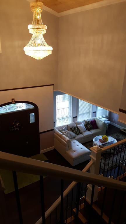 Vancouver Jenny'S Guesthouse Кокуитлам Экстерьер фото
