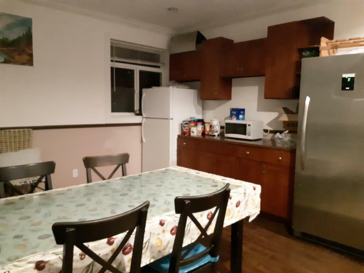 Vancouver Jenny'S Guesthouse Кокуитлам Экстерьер фото
