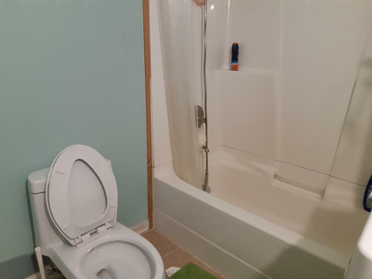 Vancouver Jenny'S Guesthouse Кокуитлам Экстерьер фото
